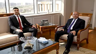 وزير الصناعة الجديد يبدأ مهامه بلقاء كامل الوزير واستعراض الملفات الحالية