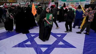 بين التهديد والاحتفال.. رسائل الذكرى الـ47 للثورة الإسلامية في إيران- فيديو وصور