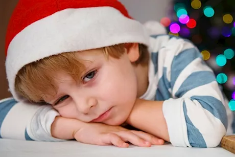 لماذا يشعر طفلِك بالحزن بعد يومٍ سعيد؟ "فيديوجرافيك"