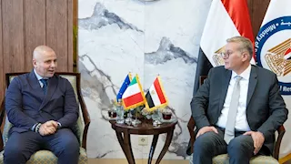 وزير البترول يبحث مع سفير إيطاليا التعاون في مشروعات البترول والغاز