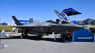 "بهوية سعودية".. طائرة F-35 الأمريكية تظهر في معرض الدفاع العالمي بالرياض 
