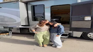 "توك توك وجراج".. هند صبري تنشر صورا من كواليس تصوير مسلسل "مناعة"