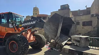 توجيه من محافظ الجيزة بفتح سلم مشاة بمدينة النور بعد إغلاقه بالكتل الخرسانية -(صور)