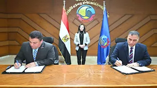 بروتوكول تعاون لترخيص سيارات توزيع لمبات الليد ومرشدات المياه بالبحيرة 