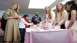 "لا أحب الحلوى كثيرا".. ميلانيا ترامب تحتفل بعيد الحب مع أطفال مرضى- صور