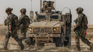 مسؤول أمريكي: سنواصل الضغط على تنظيم الدولة بالضربات الجوية من خارج سوريا