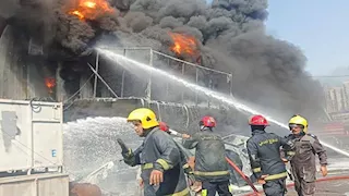 العراق.. اشتعال حريق في بغداد والدفاع المدني يحاصر النيران (صور)