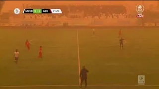 عاصفة ترابية شديدة تخيم على مباراة في الدوري الجزائري (صور)