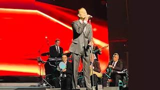 بالصور| مدحت صالح يحتفل بعيد الحب مع جمهور دار الأوبرا المصرية 