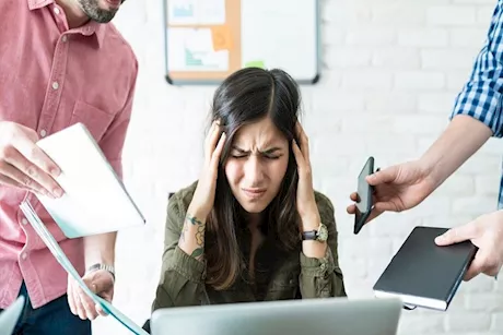 التحرش في مكان العمل.. 5 طرق يؤثر بها على صحتك النفسية