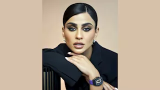 الأسود يليق بها.. يمنى خوري بفستان جذاب