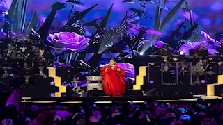 هيفاء وهبي جريئة ونسرين خطفت الأنظار.. أبرز إطلالات النجمات في عيد الحب 