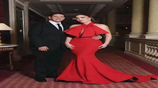 "بالأحمر الناري".. نسرين طافش تحتفل مع زوجها بعيد الحب