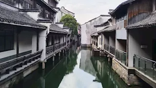 7 مدن تطفو على الماء.. كيف يعيش سكانها يوميا؟