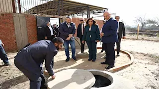 وزيرة التنمية المحلية والبيئة تتفقد وحدة البيوجاز بمجزر كفر شكر