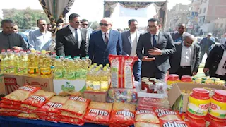 بالصور- محافظ الأقصر يفتتح معارض "أهلاً رمضان" بإسنا