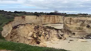 انهيار قوس الحب الشهير في إيطاليا بسبب سوء الأحوال الجوية.. فيديو