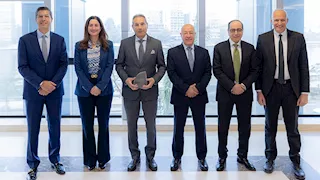 "أفضل صفقة مصرفية مستدامة في مصر " 2025.. البنك الأهلي يحصد جائزة من مؤسسة   Euromoney  العالمية