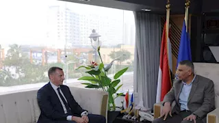 مشهد حضاري بأسوان.. عمرو لاشين يتسلم مهام عمله ويشيد بجهود المحافظ السابق