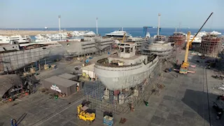 الفريق أسامة ربيع يعلن انضمام القاطرتين "عزم 3 و4" لأسطول قناة السويس -صور