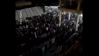 فيديو| فلسطينيون يؤدون صلاة التراويح على أنقاض مسجد دمرته قوات الاحتلال