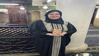 سائحة مجرية تشهر إسلامها في مسجد ابوالحجاج بالأقصر 