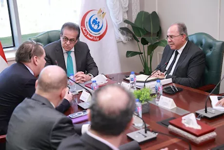 الصحة تبحث مع جنرال إلكتريك تصنيع صبغات الأشعة