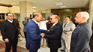 رئيس جامعة أسيوط يهنئ اللواء محمد علوان بتولي منصب المحافظ