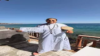 فانوس في عمق البحر.. مسيحية تُهنئ المسلمين بحلول شهر رمضان بدهب (فيديو وصور)