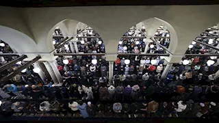 برواية ابن وردان وابن ذكوان وشعبة.. أصوات القراء تعلو بالقراءات المتواترة في الليلة الثالثة