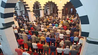 في أولى ليالي رمضان.. مئات المصلين يؤدون صلاة التراويح بأسيوط (فيديو وصور)