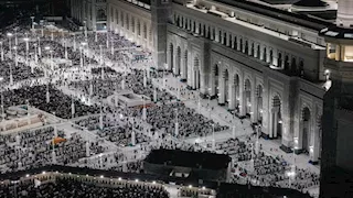 المسجد الحرام يسجل 904 آلاف معتمر بيوم واحد رابع أيام رمضان