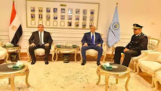 بالصور- محافظ أسيوط يتلقى التهنئة من القيادات الأمنية بمناسبة توليه مهام عمله