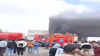 حريق داخل مصنع ملابس بمدينة 6 أكتوبر.. والدفع بـ8 سيارات إطفاء للسيطرة على النيران