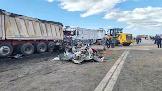 سيارة تفتت و10 عمال ماتوا صائمين.. اللقطات الأولى من حادث بورسعيد المروع