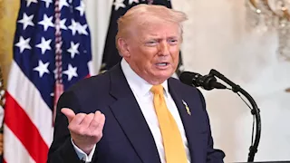 ترامب يحذر من احتمالية توجيه ضربات محدودة لإيران