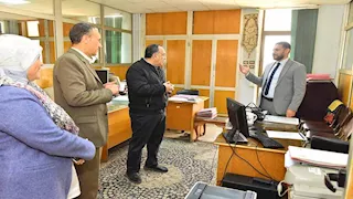 بالصور.. جولة لمحافظ أسيوط بمركز خدمات المستثمرين