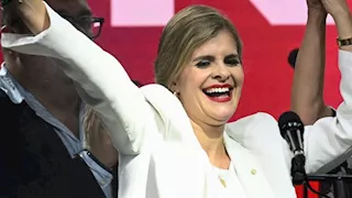 اليمينية لورا فرنانديز تفوز برئاسة كوستاريكا من الجولة الأولى