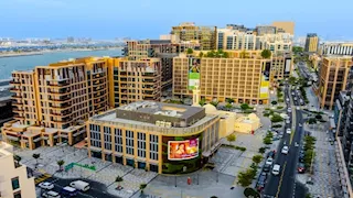 دولة عربية تعلن عن أول شارع في العالم مبني من الذهب 