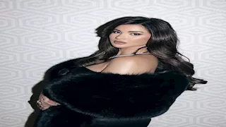 "سحر اللون الأزرق".. هدى الإتربي بلوك ملفت