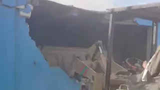 استخدم اللودر.. تداول فيديو لواقعة هدم منزل سيدة بسوهاج (صور)