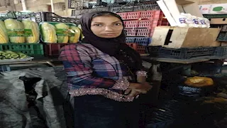 باعت ذهبها لزوجها فهجرها.. قصة هيام وكفاح أم لخمسة أطفال