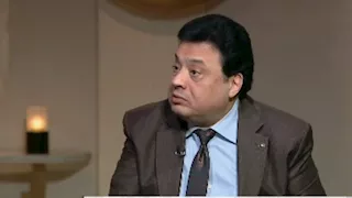 عادل عصمت ينتقد "التلقين الديني": المسلم يصلي 17 ركعة يوميًا ولا يفهم معنى الفاتحة