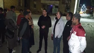 نائب محافظ السويس يتابع استبدال الكشافات التالفة والإنارة بالشوارع