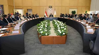 وزير الصناعة يجتمع بقيادات الوزارة ويضع الخطوط العريضة للمرحلة المقبلة