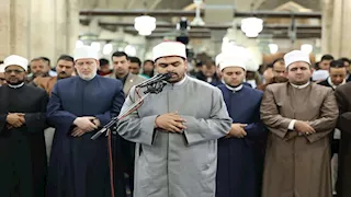محمد جادو أول طالب جامعي يؤم المصلين في الجامع الأزهر