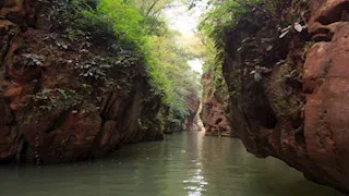 مساحتها 15 مترا.. ما قصة أصغر بحيرة في العالم؟ "صور"