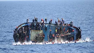 قتلى ومفقودون بعد انقلاب قارب مهاجرين قبالة جزيرة يونانية