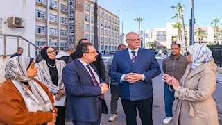 محافظ الإسكندرية يتدخل لحل أزمة مرافقي المرضى بالشاطبي الجامعي (صور)