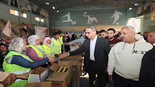 محافظ الجيزة يشارك في تعبئة 10 آلاف كرتونة غذائية لدعم الأسر الأولى بالرعاية